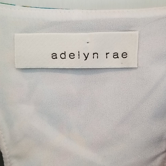 💕ADELYN RAE💕 Sleeveless Pattern Romper - Picture 8 of 8